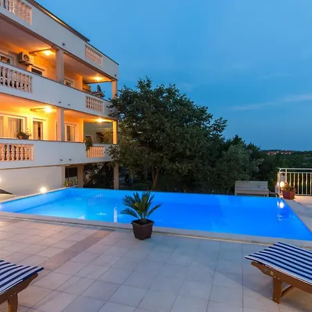 Apartamento With Pool Ivana Krk