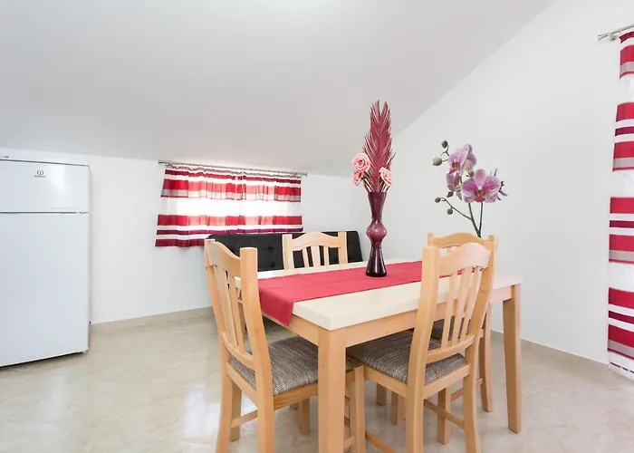 Apartman With Pool Ivana Krk