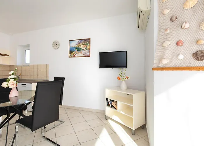 Apartman With Pool Ivana Krk *