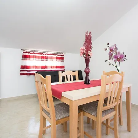 Apartment With Pool Ivana Krk