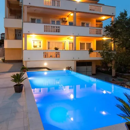 Daire With Pool Ivana Krk Krk Town